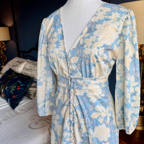 Blue and Cream Floral Long Sleeved Dress - Picture 4 of 12
